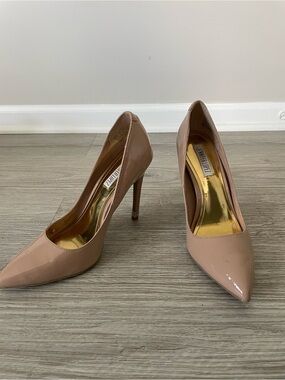 Jennifer Lopez pink high heels